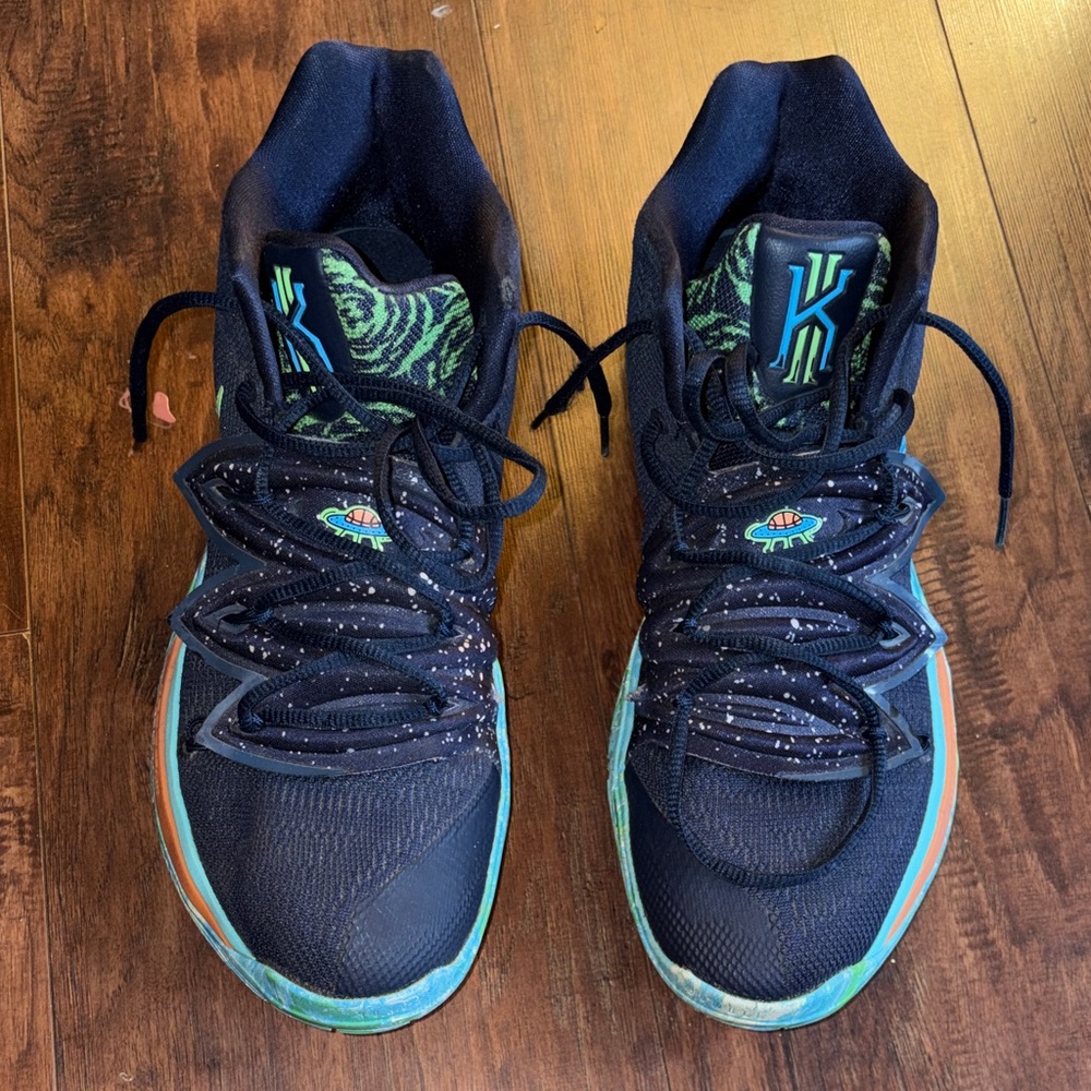 NIKE KYRIE 5 UFO MENS ATHLETIC SHOES BASKETBALL BLUE MID SIZE 11.5